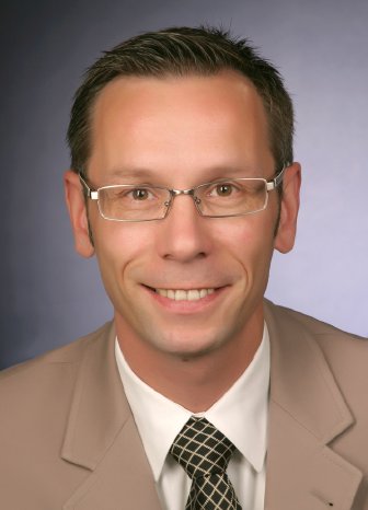 Gomez-Heiko Specht.jpg