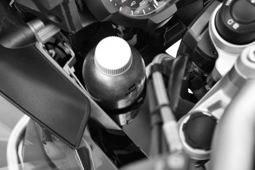 Wunderlich_Flaschenhalter_R1200GSLC_02.jpg