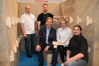 Caparol-Geschäftsführer Guido Kuphal (Mitte links) ist begeistert vom 