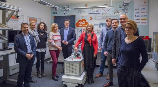 Das SPD-Team für die Enquetekommission und Christoph Müssener an der Lucas-Nülle Lernfabrik 4.0