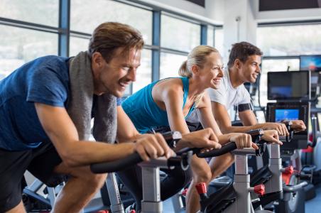 Die Schröder Group kooperiert mit dem Firmenfitnessverbund qualitrain um die Gesundheit der Belegschaft zu unterstützen / Bildquelle: Rido/Shutterstock.com