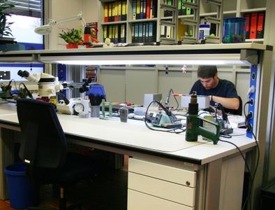 Primus One - Arbeitsbereich für die Herstellung von Elektronikkomponenten