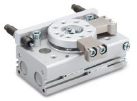 Die neue Variante des Schwenkantriebs der Serie MSQ mit externen Stoßdämpfern punktet allem voran durch die 4- bis 10-Fach höhere zulässige kinetische Energie, wodurch die Bewegung größerer Werkstücke möglich wird – auch bei geringerer Geschwindigkeit dank des erweiterten Einstellbereichs der Schwenkzeit.