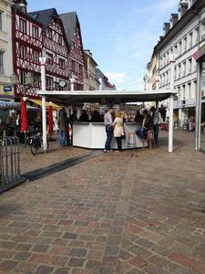 Weinstand auf dem Trierer Hauptmarkt