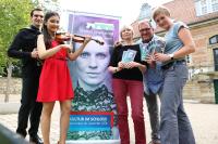 Zweite Spielzeit im Schloss Landestrost: Das Devion Duo sowie Christine Engelmann, Marcus Berning und Sandra van de Loo vom Team Kultur der Region Hannover stellten die Highlights der Veranstaltungsreihe Zweite Spielzeit im Schloss Landestrost: Das Devion Duo sowie Christine Engelmann, Marcus Berning und Sandra van de Loo vom Team Kultur der Region Hannover stellten die Highlights der Veranstaltungsreihe