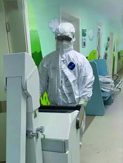 Wenn es um Leben und Tod geht, muss ein Röntgensystem direkt zum Patienten gebracht werden können, um Wartezeiten in überfüllten Krankenhäusern zu verhindern. Platz sparende, digitale Komplettlösungen ermöglichen sowohl das Röntgen von Extremitäten, wie auch von Thorax, Wirbelsäule, Abdomen und Becken (Bild: ACE Stoßdämpfer GmbH)