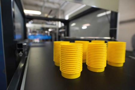 Formstabil, material- und platzsparend: Thermogeformte Schutzelemente – neu im Programm bei Pöppelmann KAPSTO®