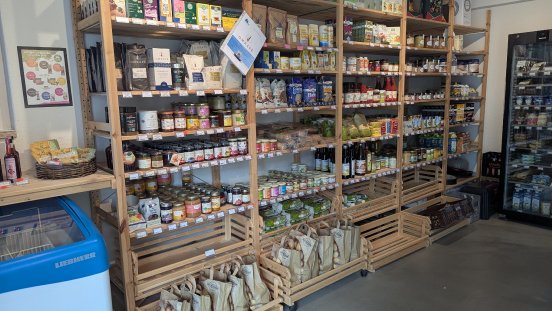 Sortiment im DorfHaus Lenthe.jpg