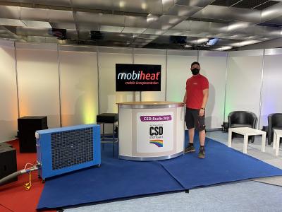 mobiheat klimatisiert das CSD Studio 2021 in Stuttgart. Um die mobile Klimatisierung ideal umzusetzen, wurde ein mobiler Kaltwassersatz (MC6) mit einem mobilen Kaltluftgebläse (MCK6) kombiniert. So kann flexibel und zielgenau dort temperiert werden, wo es nötig ist.
