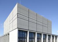 Auf einer Fläche von insgesamt 20.000 Quadratmetern verkleidet FACID die Fassaden am Flughafen Berlin-Brandenburg / Bildnachweis: Alexander Obst/Marion Schmieding