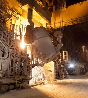 Konverter A bei Salzgitter Flachstahl wurde bereits modernisiert. Mit dem Einsatz des von SMS Siemag entwickelten Lamellensystems wird der vorhandene Einbauraum besser genutzt.