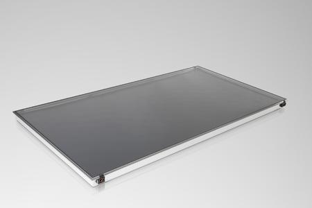 Der neue Flachkollektor FLK 25 von REHAU setzt auf bewährtes Design und neue innere Werte (Bildrechte REHAU)