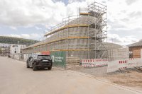 Neue Bautechnik, spannende Architektur: Die wellenförmige Fassade des 