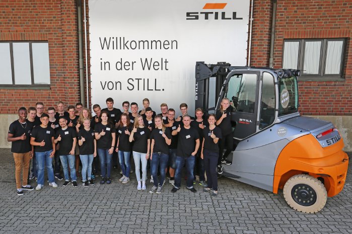 Das neue Team von STILL-Auszubildenden in Hamburg.jpg