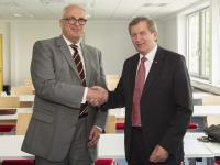 Neuer und bisheriger Vorsitzender des Fördervereins Fachhochschule Göttingen e.V.: Stephan Gais v. Mahr (links) und Professor Dr. Gerd Litfin (rechts) 