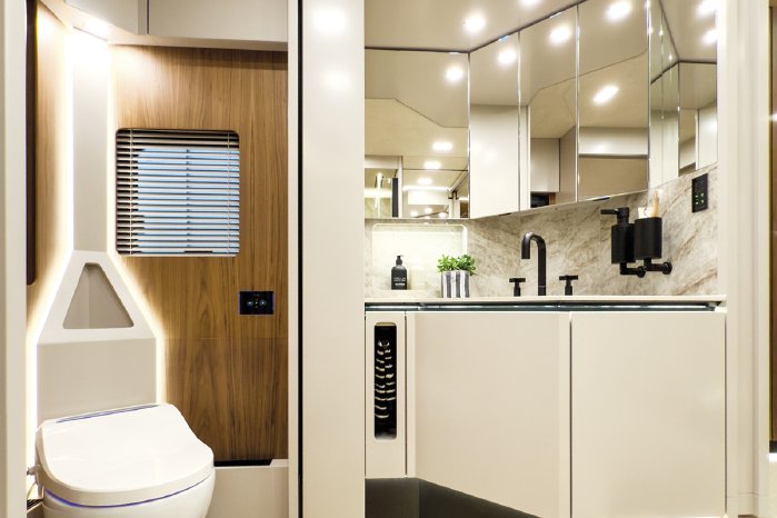3236-06-Reisemobil-VARIO-Perfect-Assoluto-Bath-Slide-Out.jpg