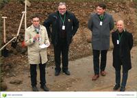 Feierlicher Spatenstich des Heidelberg Village: Gerald Dietz (Leiter der Geschäftsstelle in Heidelberg-Bahnstadt), Otmar Männer (Geschäftsführer Implenia Bau GmbH, Generalunternehmer), Markus Ziener (Vorstand der Software AG – Stiftung, Generalinvestor) und Architekt Wolfgang Frey
