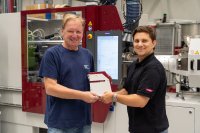 lrich Schätzlein, Senior Injection Molding Trainer at SKZ (left), and Domenico Scavello, Area Sales Manager and Airmould expert at WITTMANN, pass on their know-how and experience in gas injection technology to injection molders
