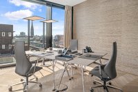 Premium-Coworking bei COLLECTION Business Center: flexible Arbeitsumgebung mit hochwertiger Ausstattung, moderner Atmosphäre und Blick über die Innenstadt.