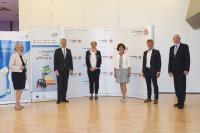 (v.l.) Dr. Doris Wittneben Bereichsleiterin Zukunftsfelder und Innovation, Metropolregion Rhein-Neckar GmbH, Steffen Bilger, MdB, Parlamentarischer Staatssekretär beim Bundesminister für Verkehr und digitale Infrastruktur, Elke Zimmer, MdL, Staatssekretärin im Ministerium für Verkehr Baden-Württemberg, Margret Mergen, Oberbürgermeisterin der Stadt Baden-Baden und Stlv. Vorsitzende der Wirtschaftsregion Mittelbaden, Dr. Frank Mentrup, Oberbürgermeister der Stadt Karlsruhe und Vorsitzender des Aufsichtsrats der TechnologieRegion Karlsruhe GmbH, Jochen Ehlgötz, Geschäftsführer der TechnologieRegion Karlsruhe GmbH (Quelle: TechnologieRegion Karlsruhe GmbH)