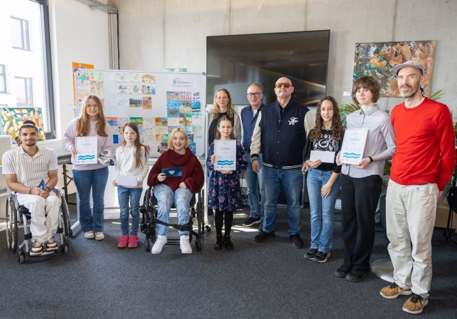 2026-03-22_Preisträger und Jury_Postkarten-Wettbewerb zum Weltwassertag 2026_web (2).jpg