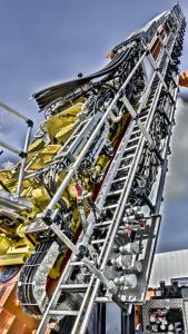 Die Energieführungsketten von TSUBAKI KABELSCHLEPP sind seitlich an den Lafettenmasten der Bohranlagen von Prime Drilling angebracht und führen bzw. schützen die Hydraulikschläuche