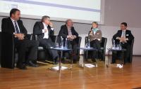 Podiumsdiskussion zur Unternehmensnachfolge (von links): Martin Häußermann, Autohaus Ochs GmbH, Wolfgang Lubkoll, ESKON, Moderator Manfred Stockburger, Heilbronner Stimme, Andrea Rudolf, Bürotechnik Niederle GmbH und IHK-Nachfolgemoderator Jürgen Becker / Foto: IHK