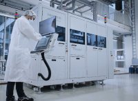 Prexonics®-Anlagen von Heraeus Printed Electronics erlauben eine sichere und schnelle Abschirmung von 5G-Bauteilen Bildrechte: Heraeus Prexonics®-Anlagen von Heraeus Printed Electronics erlauben eine sichere und schnelle Abschirmung von 5G-Bauteilen Bildrechte: Heraeus