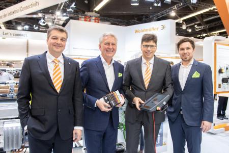 Freuen sich über die zukünftige Zusammenarbeit: Michael Matthesius (Leiter Division Automation Products & Solutions der Weidmüller Gruppe), Gerhard Luftensteiner (CEO der KEBA AG), Volker Bibelhausen (Technologievorstand der Weidmüller Gruppe) und Christian Gabriel (Vice President Automation der Keba AG), Copyright: Weidmüller