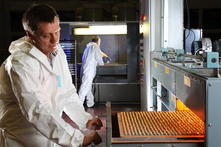 Medium wave infrared radiation is readily absorbed by powder coatings and allows rapid and efficient curing, Photo: Heraeus Noblelight, Hanau 2014