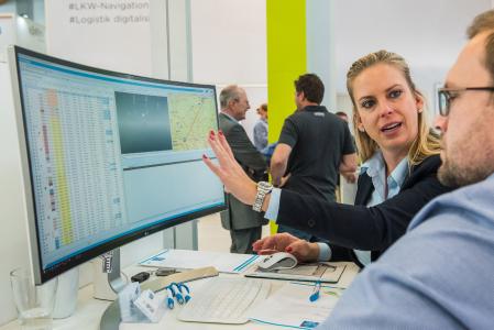 Auf der LogiMAT präsentiert die LIS AG erstmals ihre mobile Anwendung AppSped, mit der Transportaufträge über Smartphones und Tablets abgewickelt werden / Foto: LIS AG