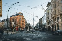 Nach den Berliner Landtagswahlen und dem Sondierungspapier von Linken, SPD und Grünen steht die Vergesellschaftung großer Wohnungsunternehmen erneut im Mittelpunkt der wohnungspolitischen Debatte.