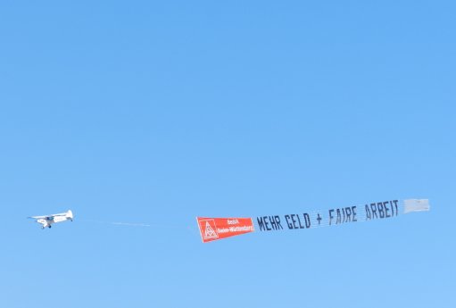 Banner am Himmel Flugzeug lang.JPG
