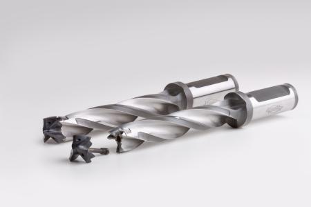 MAPAL is bringing the first triple cutting edged replaceable head drill available as standard to the market with the TTD-Tritan-Drill