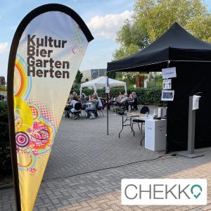 CHEKKO auf einer Veranstaltung im Kulturgarten der Zeche Schlägel und Eisen in Herten. Die Konzertgäste checken sich mit der CHEKKO-App selber ein. So kann sich der Veranstalter wieder mehr um seine Gäste und das Event kümmern.