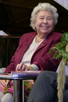 DEBUT_Schirmherrin_2014_Christa_Ludwig_2.jpg
