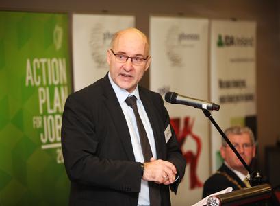 phenox-Geschäftsführer Dr.-Ing. Hermann Monstadt bei der Standorteröffnung in Glalway, Irland