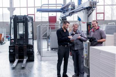 Blick in die Werkshalle bei Lindner ©www.Lindner Group.com