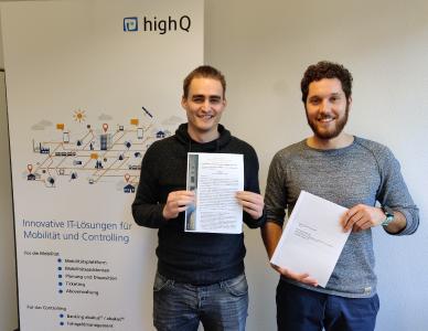 TicketOffice Produktentwicklungsverantwortlicher Simon Gumbert und Projektleiter Nico Buchmüller (v.l.n.r.) freuen sich über die erfolgreiche Zertifizierung