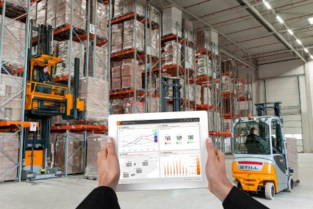 STILL neXXt fleet besteht aus intelligenten Softwaretools, mit denen Kunden die Effizienz ihrer Flotte endgerätunabhängig von überall auf der Welt steuern können (Foto: STILL GmbH)