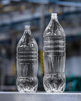 Powerful stretch blow molder.jpg