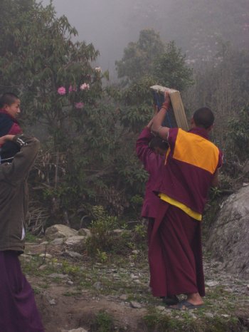 Nepal-Fußmarsch ins Gebirge.JPG