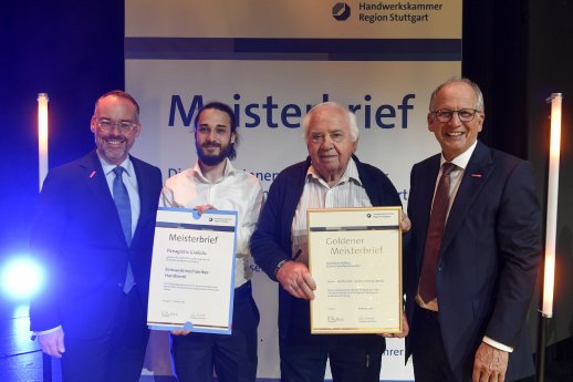 Goldener Meisterbrief und Meisterbrief.jpg