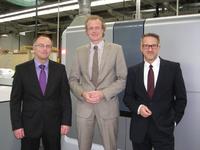 Seit Januar 2012 für die operative Führung bei Drescher Full-Service Versand in Offenburg-Elgersweier verantwortlich: (v.l.n.r.) Frank Bauer (47) Kfm. Leiter, Hans Miller (44) Werkleiter und Joachim Ohmacht (45) Vertriebsleiter Seit Januar 2012 für die operative Führung bei Drescher Full-Service Versand in Offenburg-Elgersweier verantwortlich: (v.l.n.r.) Frank Bauer (47) Kfm. Leiter, Hans Miller (44) Werkleiter und Joachim Ohmacht (45) Vertriebsleiter