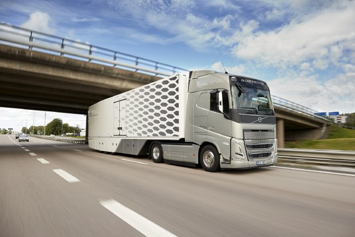 volvo-trucks-improves-fuel-performance-on-long-haul-routes-02.jpg