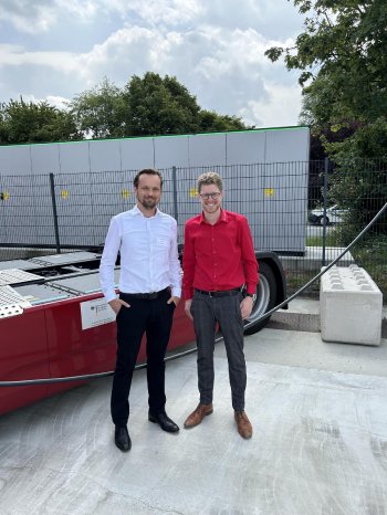 Dr. Christian Milan und Nanno Janssen (v.l.n.r.)_Copyright M3E GmbH.JPG