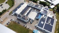 Photovoltaikanlage auf Firmengebäude