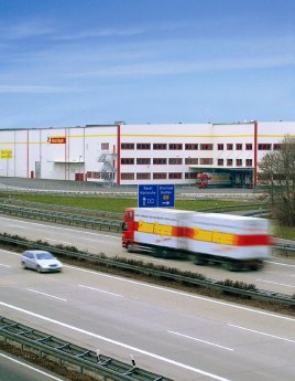 Top-Innovator Simon Hegele_hier Logistik-Center Karlsdorf.jpg