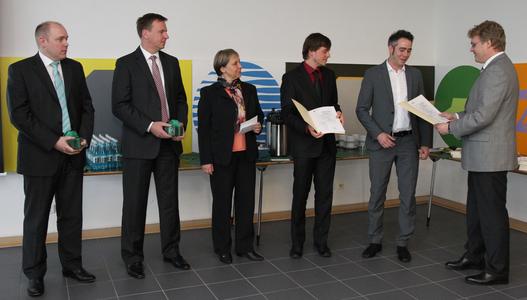 From left: Rainer Große-Kracht (BITZER Chief Technology Officer), Dr. Christian Wahlers (BITZER Chief Financial Officer), Ingrid Bossert-Spiegelhalder (Chairwoman of The Schaufler Foundation Management Board), Stefan Eisenhauer, Benjamin Martin Eltges, and Professor Michael Arnemann (Hochschule Karlsruhe)