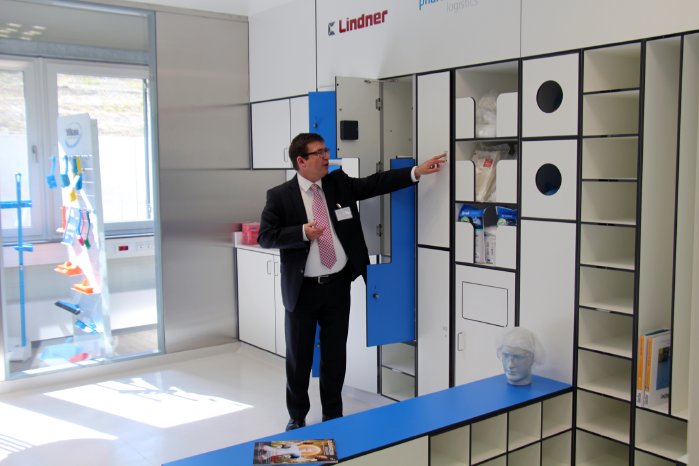 Einweihung_Showroom_Pharmaserv Logistcs_02.jpg